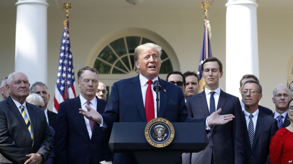 Presidenti Trump shpall paktin e ri tregtar me Kanadanë dhe Meksikën