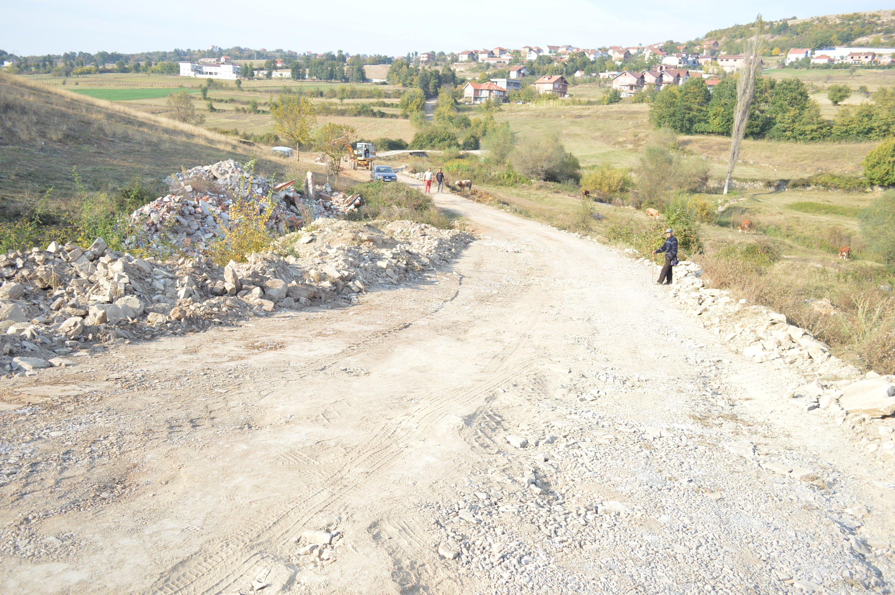 Filloi hapja dhe rregullimi i një rruge në Pagarushë të Malishevës