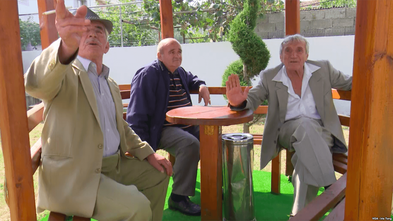 Shqipëria po ballafaqohet me fenomenin e braktisjes së prindërve