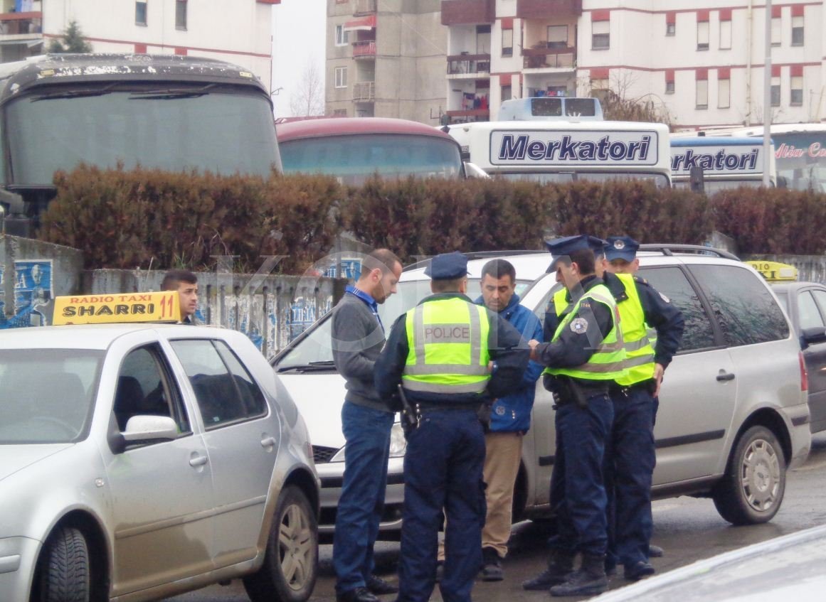 Afro 120 taksi ilegale në Gjilan s`ka kush t`i ndalojë