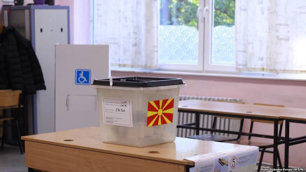 Opozita maqedonase paralajmëron mbi 200 padi për referendumin