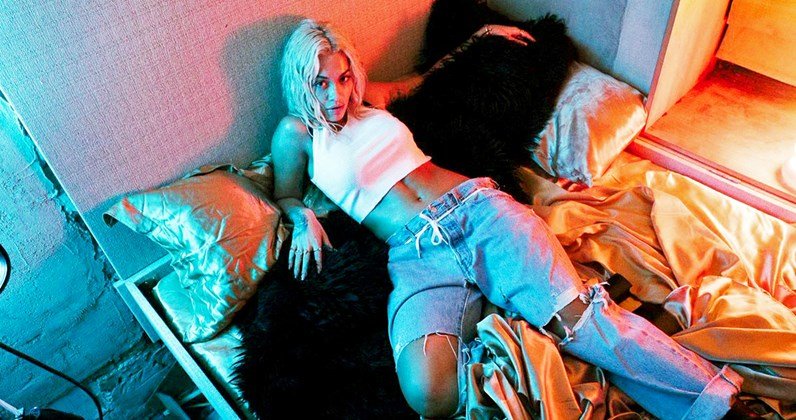 Rita Ora, femra me më së shumti këngë në Top 10 në Britani