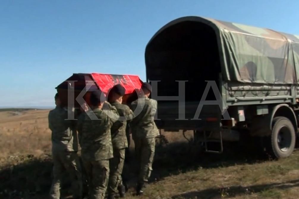 Haradinaj e Thaçi përplasen për kufijtë edhe në rivarrimin e 158 dëshmorëve në Skenderaj