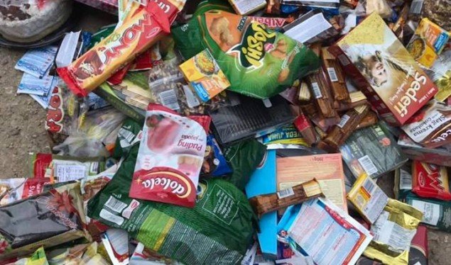 Inspektorati komunal në Ferizaj gjen në lokale të fshatrave mall pa afat, me çmim joreal e cilësi të dobët