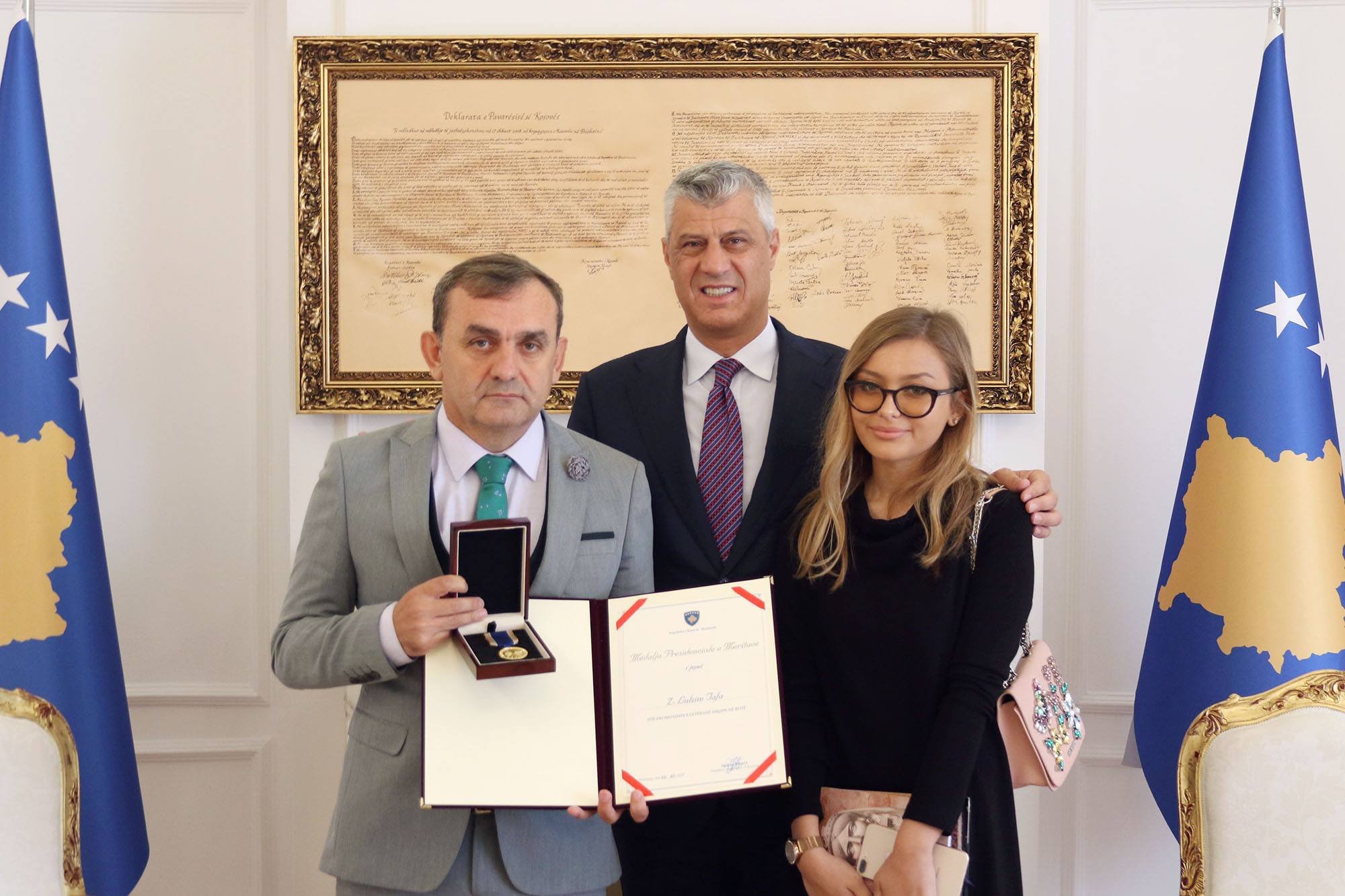 Tafa dekorohet me Medaljen presidenciale të meritave për krijimet letrare