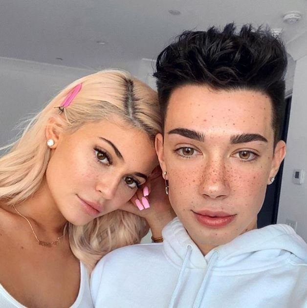 Kylie Jenner publikon foto krejt natyrale me James Charles