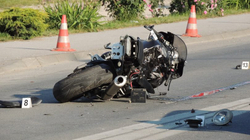 Vdiq një 17-vjeçar në vetaksident me motoçikletë në rrugën Prishtinë - Pejë