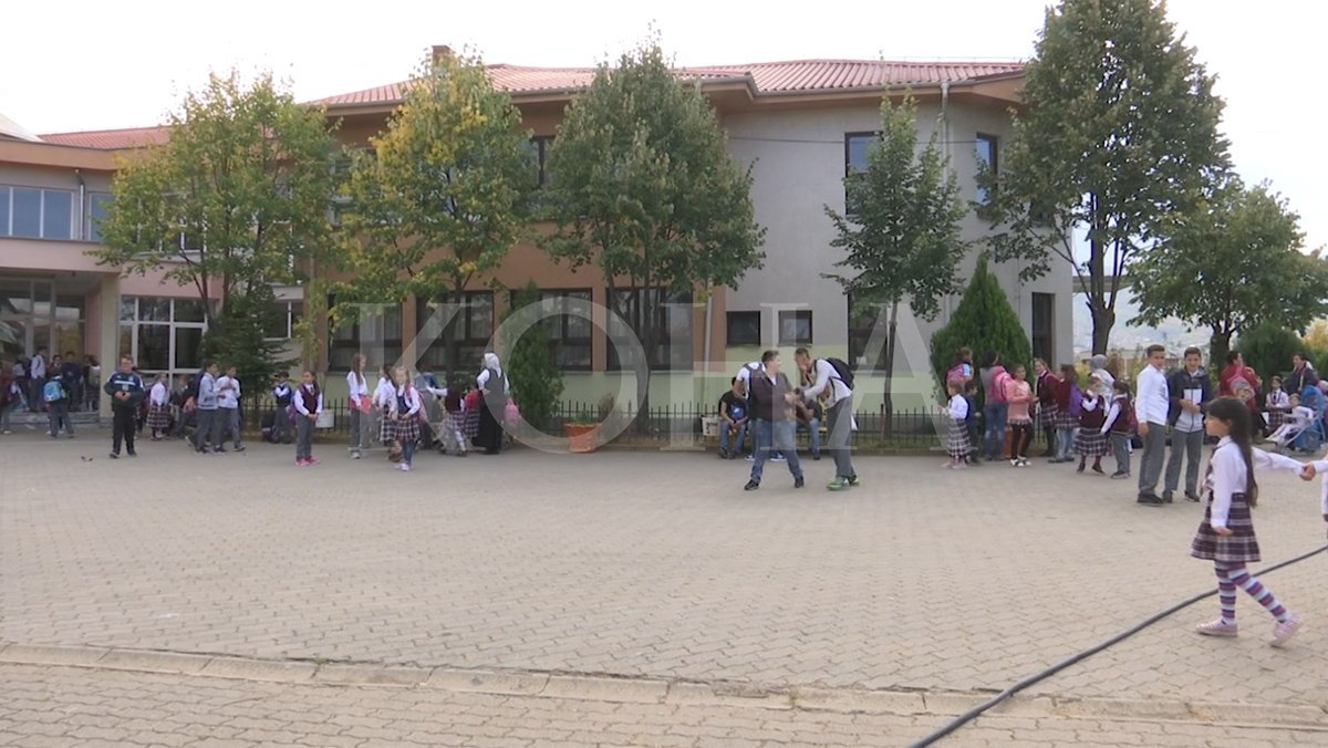 Drejtori i ri i shkollës në Prizren akuzohet nga paraardhësi i tij për dhunë ndaj nxënësve