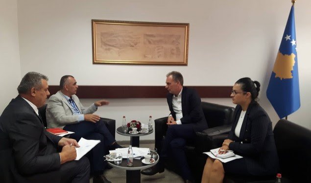 Limaj pret drejtuesit e OAK-ut, flasin për problemet e të bërit biznes