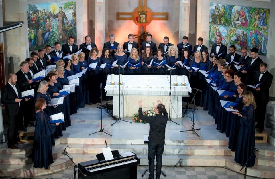 Kori i Filarmonisë u dha zë veprave të kompozitorëve kosovarë