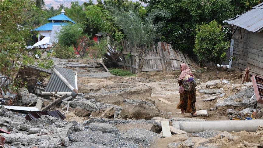 Nga tërmeti e cunami i 28 shtatorit në Indonezi vdiqën  2.045 njerëz
