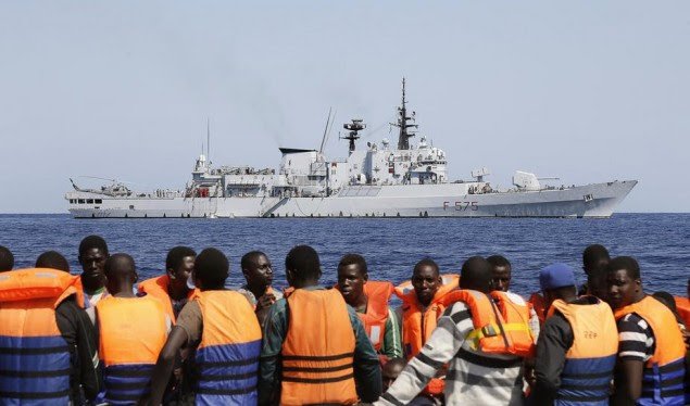 Fundoset anija me migrantë, 4 të vdekur dhe 30 të zhdukur