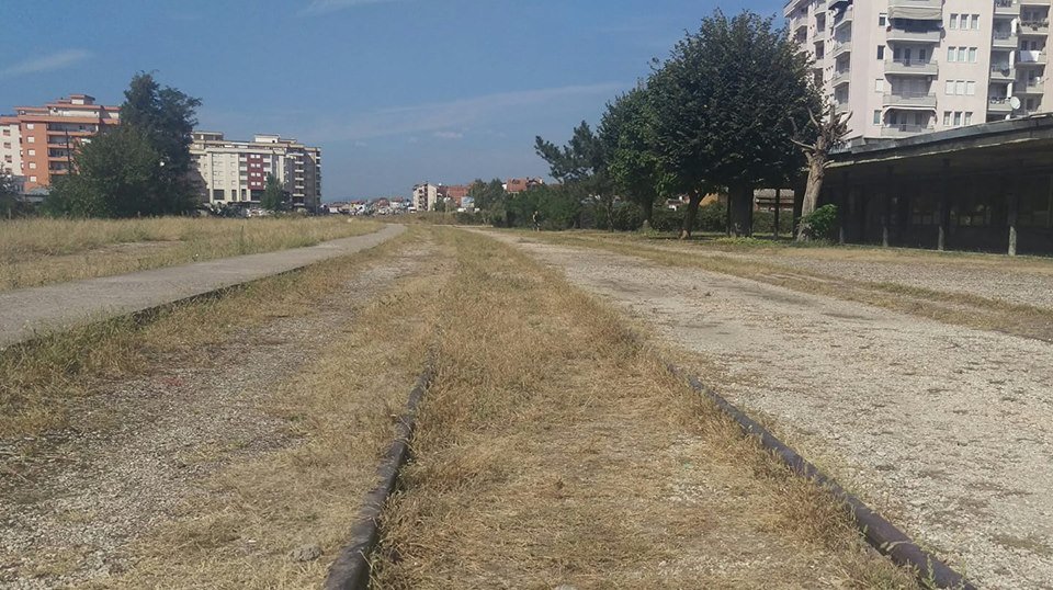 27 persona akuzohen për uzurpim të pronës së Hekurudhës