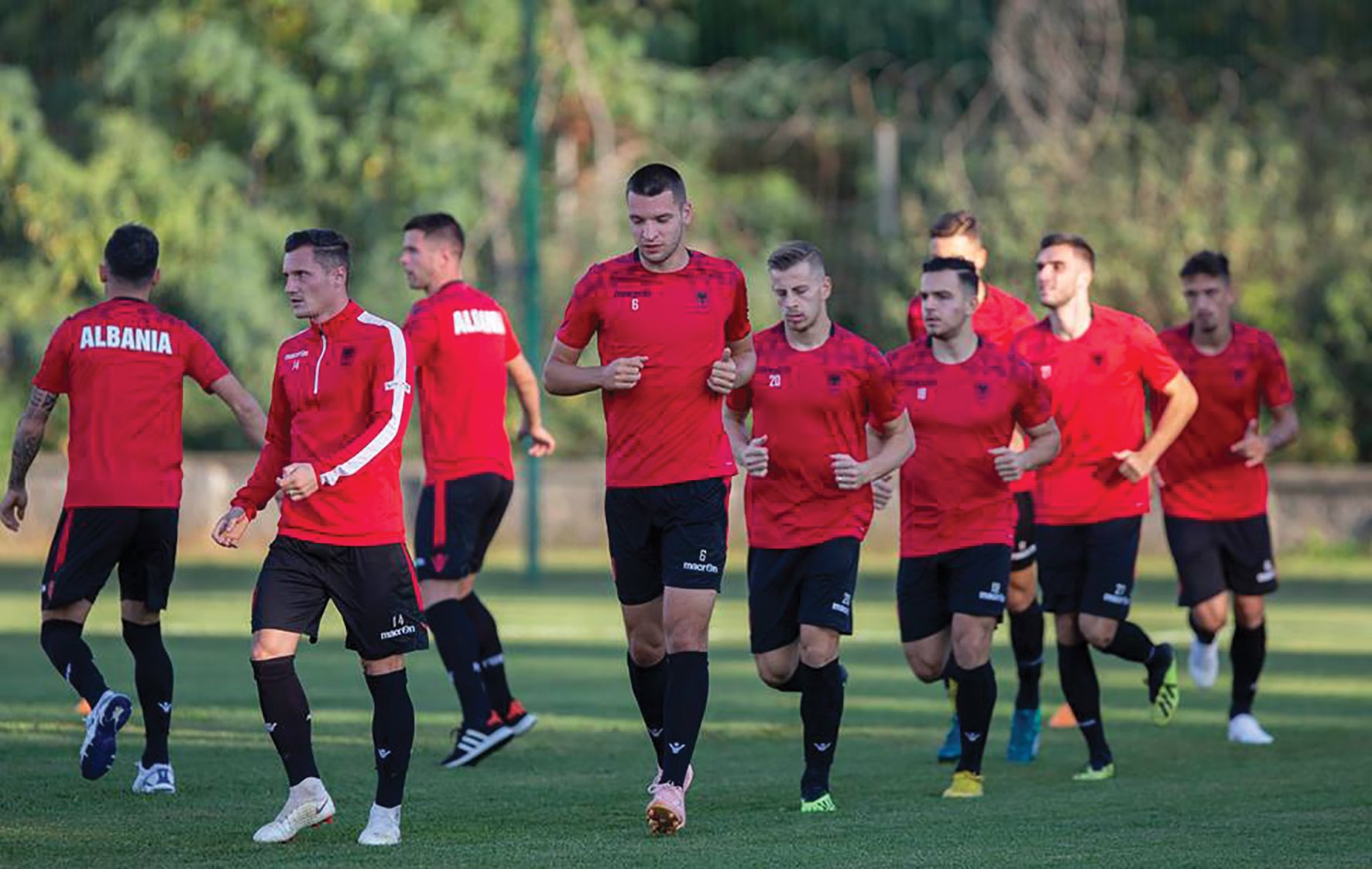 Kombëtares i dalin telashe rrugës për në Izrael