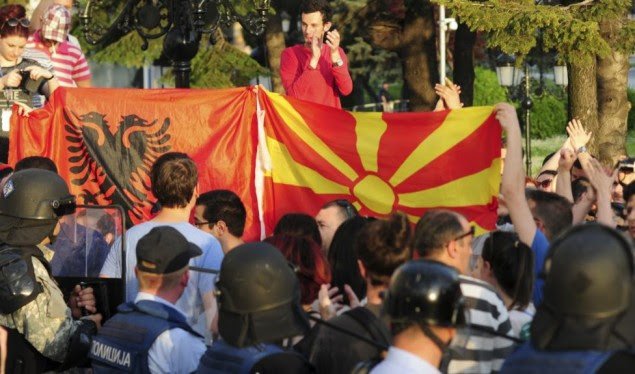 Në mungesë të epilogut për emrin, Maqedonia rrezikon ndarjen