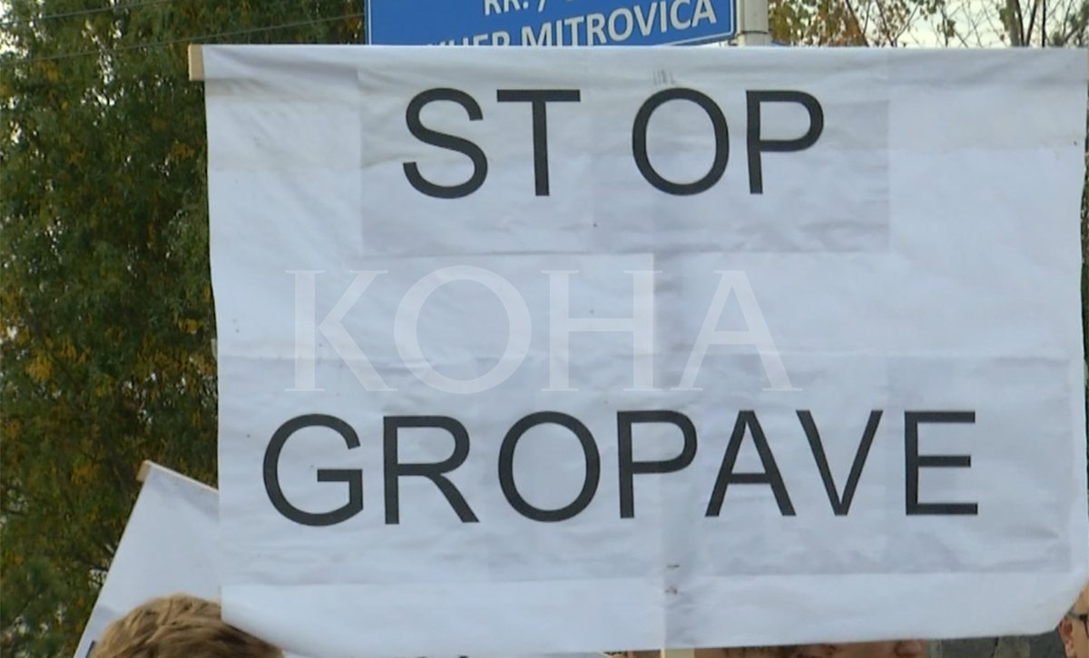 Banorë të 18 fshatrave në Vushtrri protestojnë për asfalt, Qeverisë i japin ultimatum