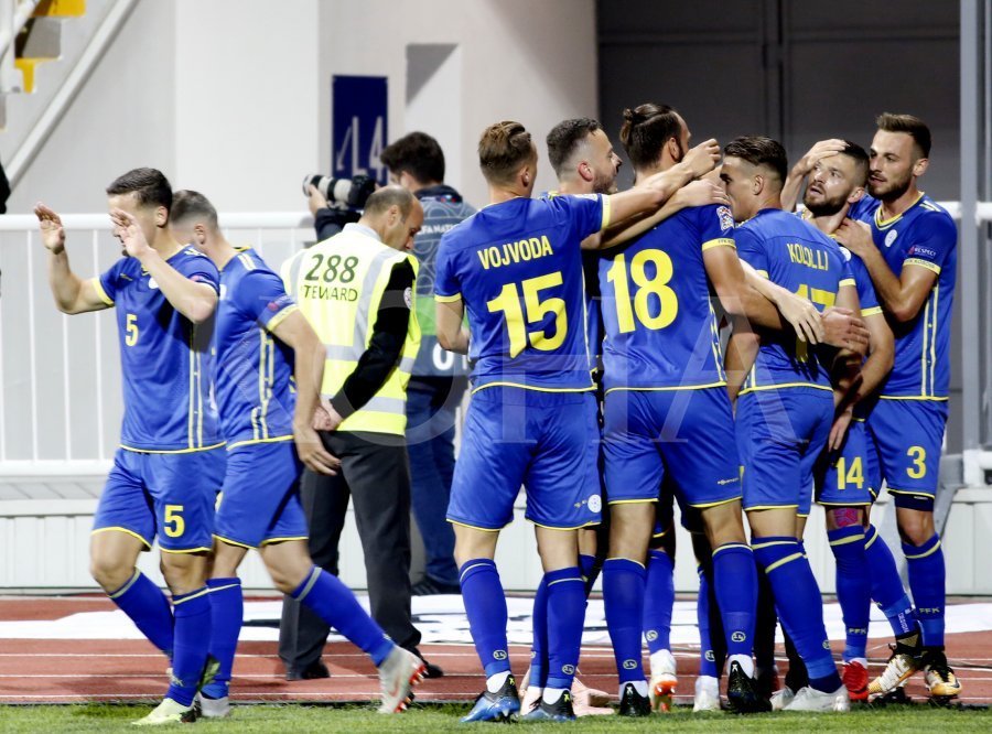 Ishujt Faroe – Kosova, formacionet zyrtare