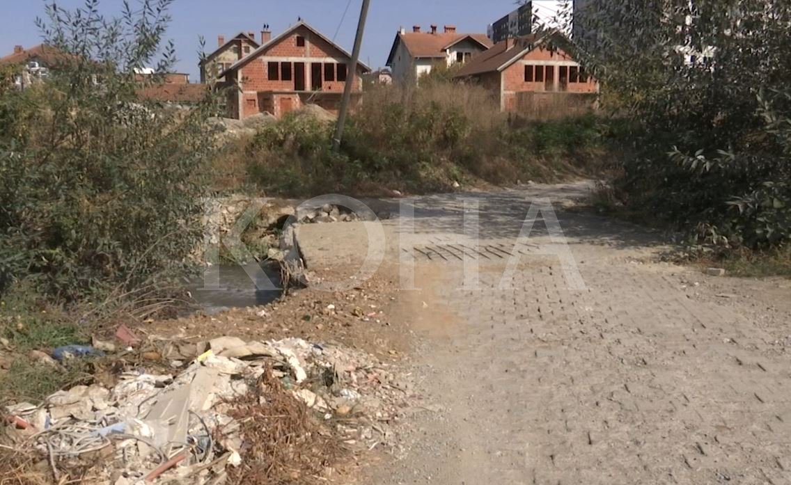 Komuna e Prishtinës s’lëviz për të zgjidhur hallin e banorëve të Kalabrisë me kolektorin