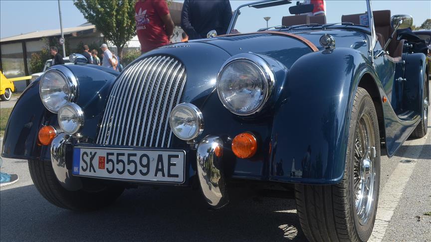 Mercedesi i Titos bashkë me dhjetëra automjete e motoçikleta ekspozohen në Shkup