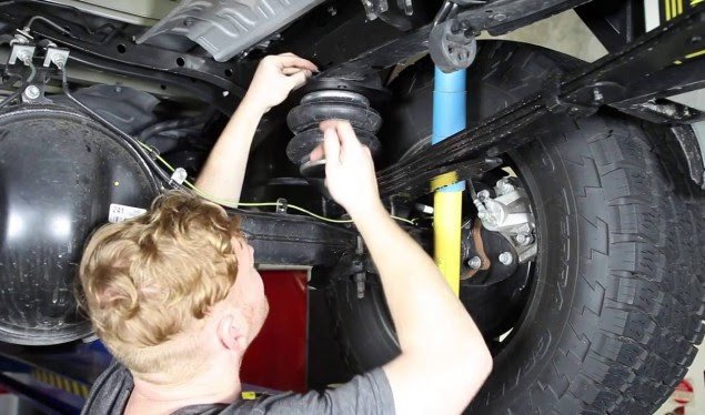 Toyota tërheq nga tregu afër 190 mijë vetura