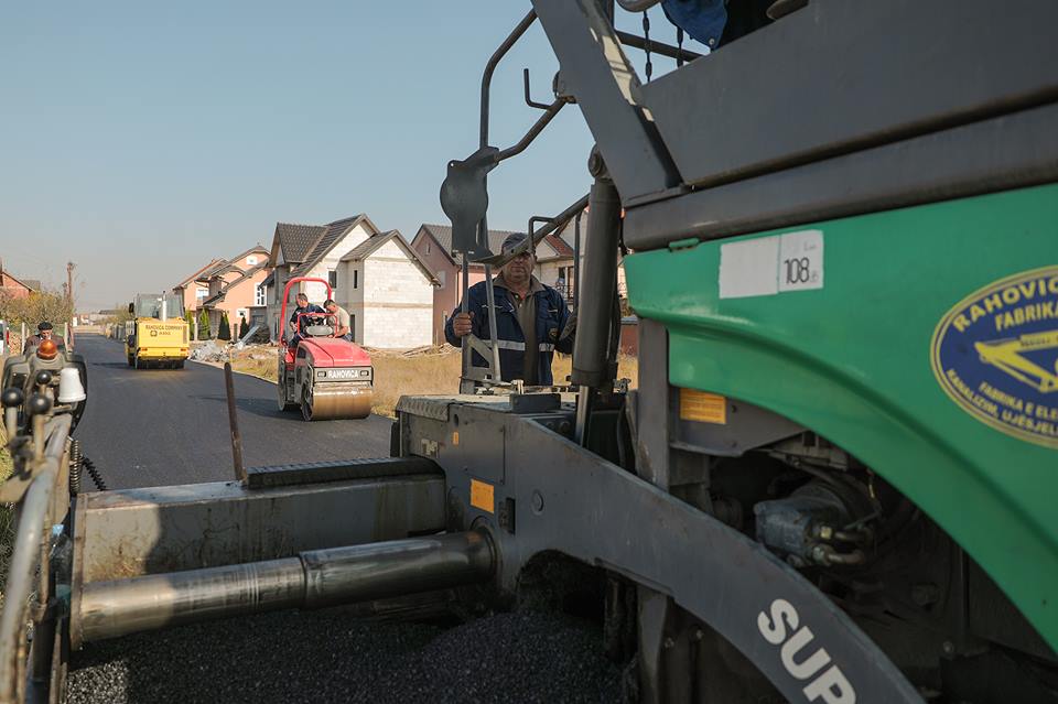 Asfaltohen 4 rrugë alternative në komunë të Ferizajt me qasje në magjistrale