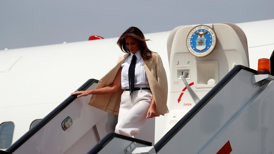 Avioni i Melania Trumpit bën ulje të detyrueshme
