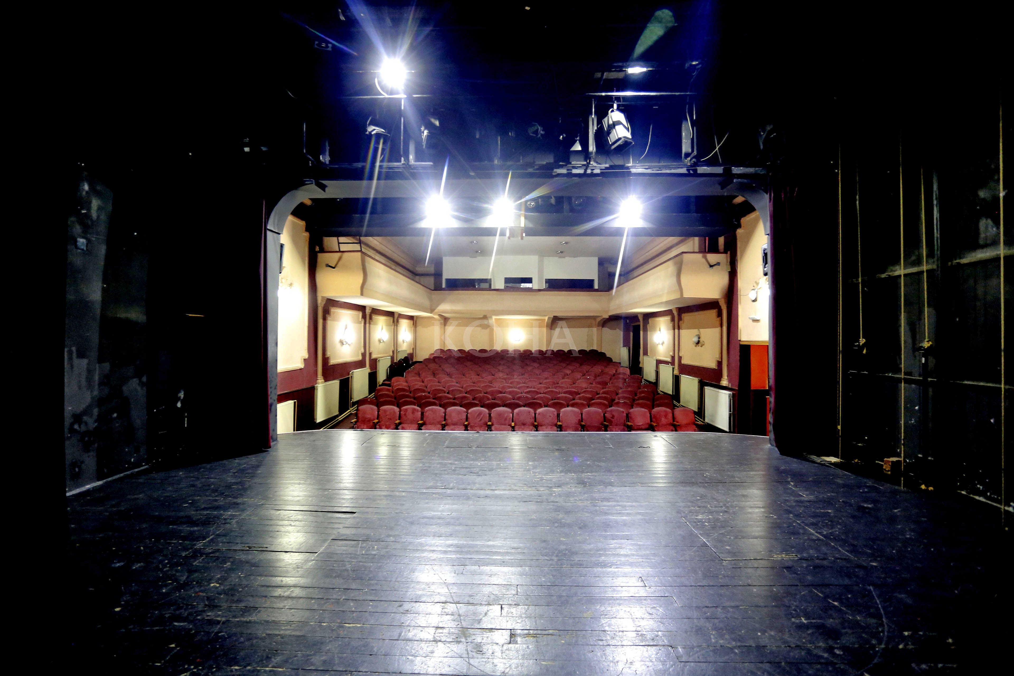 Ministria e Kulturës synon t’i kthehet financimit të teatrove të qyteteve