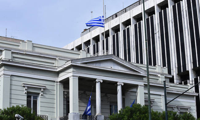 Ndërsa Qeveria kërkon t’i formalizojë, Greqia financon portale në Shqipëri