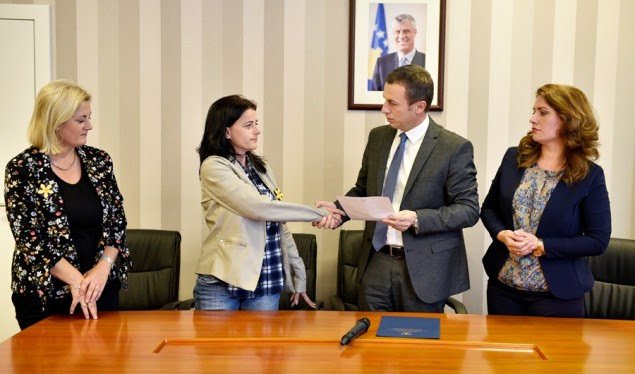 Ministri Reçica çmon kurajën dhe vullnetin e Krasniqi Goodmanit për të rrëfyer tmerrin