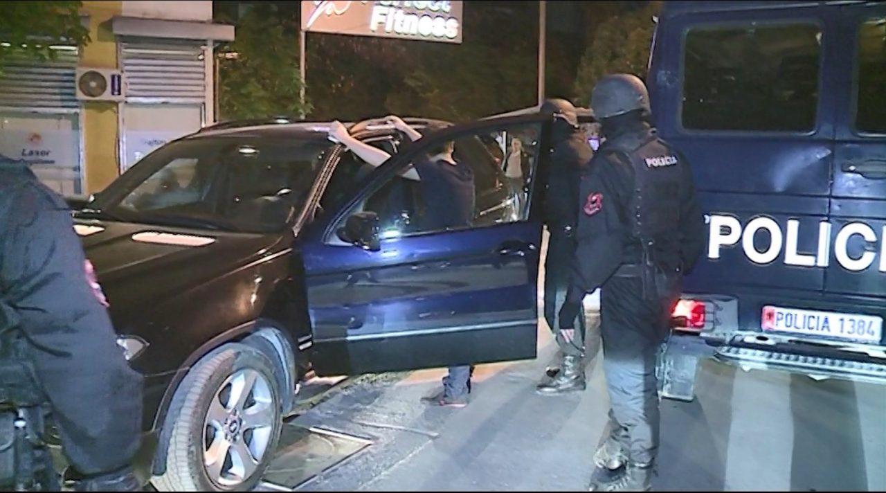 50 të arrestuar gjatë operacionit të djeshëm në Shqipëri, mes tyre zyrtarë e ish-punonjës policie