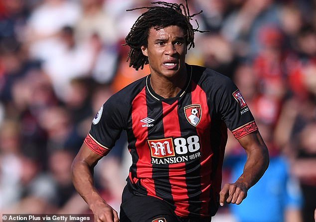 Manchester City ofron 40 milionë funte për Aken