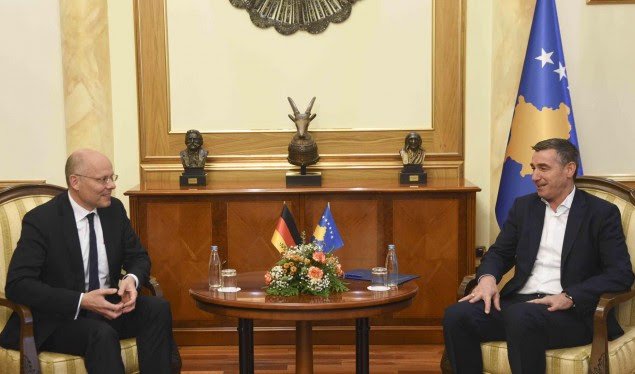 Veseli i thotë deputetit gjerman se synon investime të kompanive gjermane në Kosovë