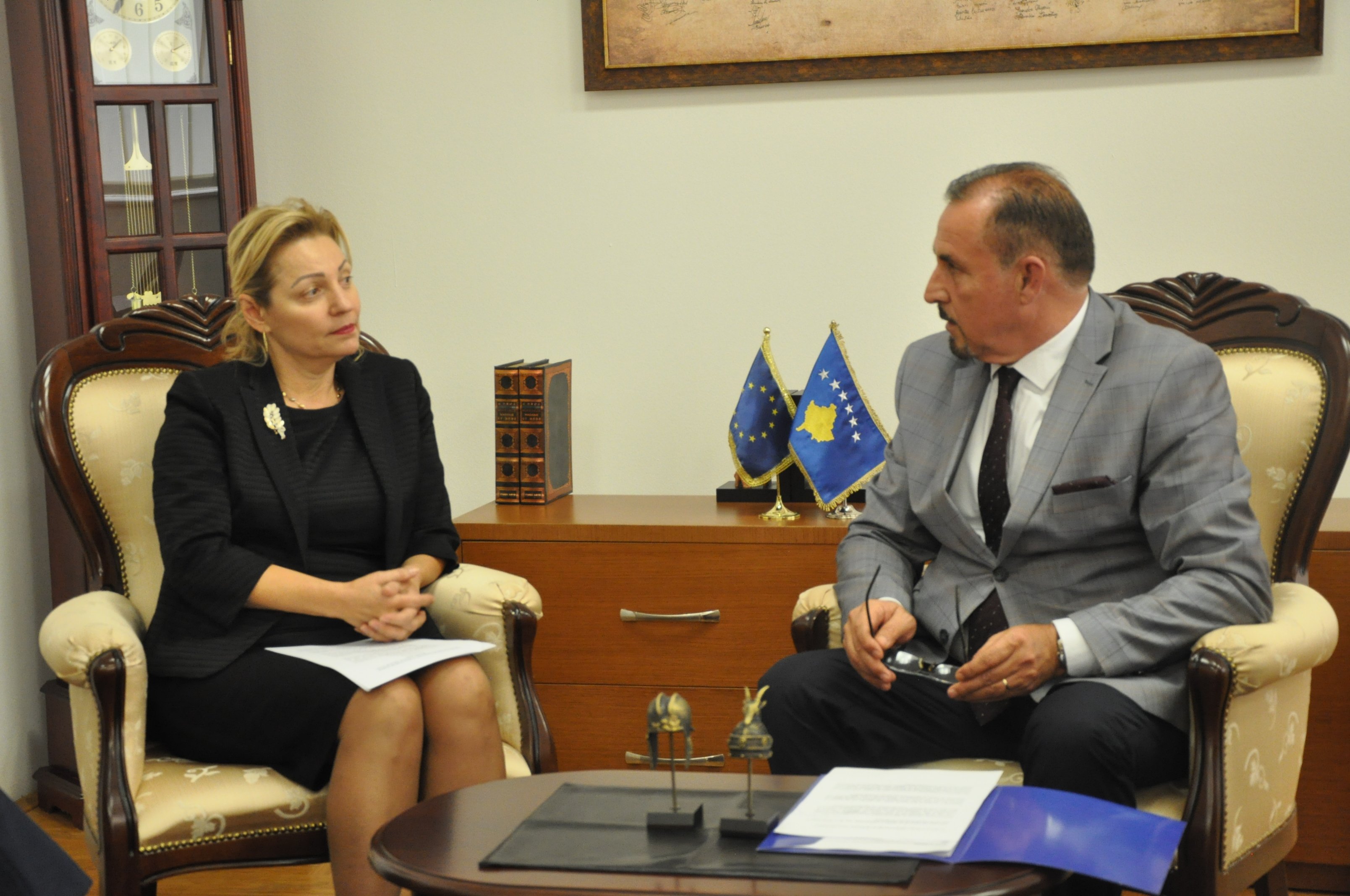Mustafa i thotë Apostolovës se si ministër i MPB-së, e ka prioritet luftimin e korrupsionit