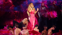 Mariah Carey rikthehet me album të ri
