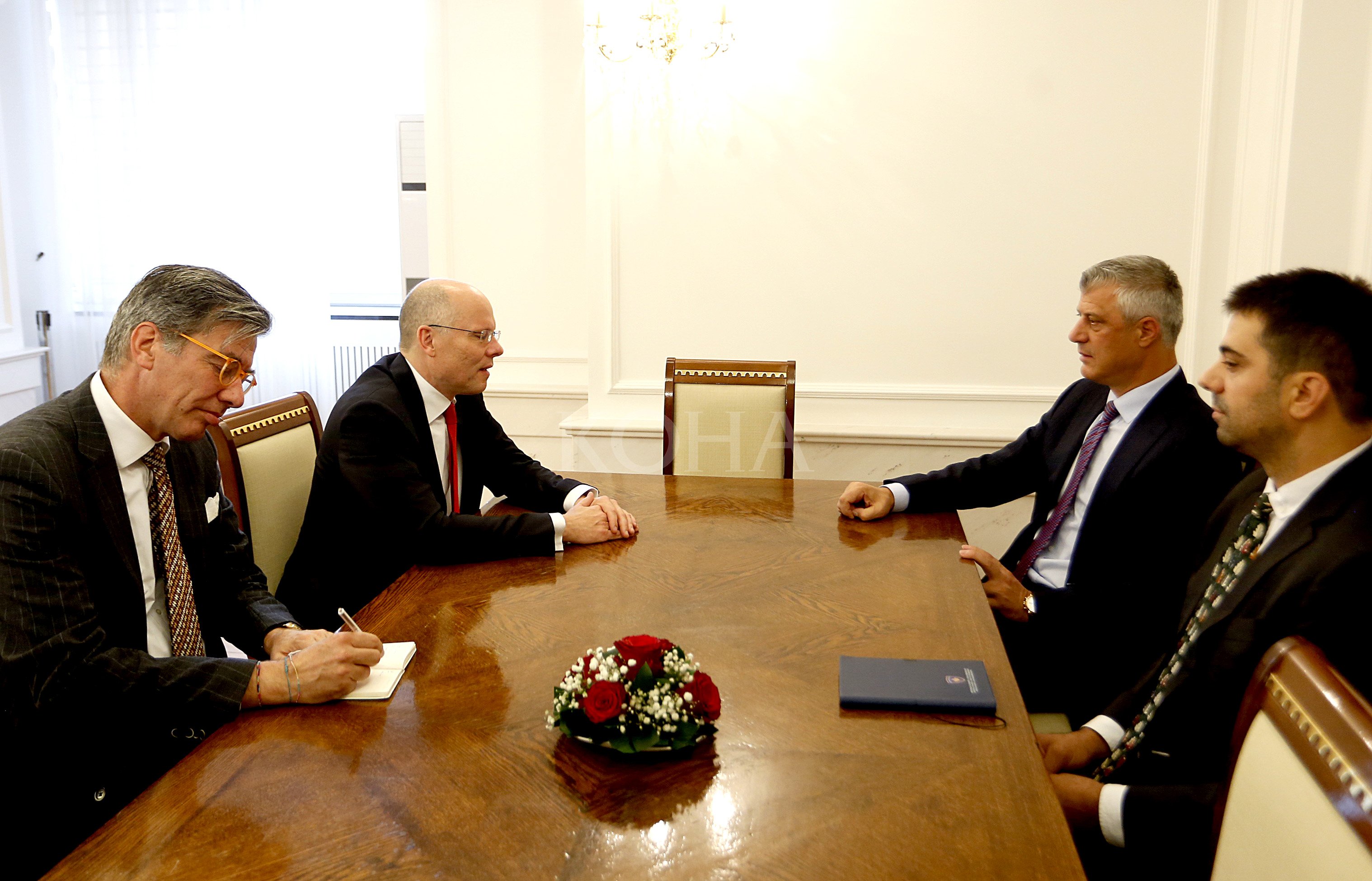 Thaçi deputetit gjerman: “Unë jam President, unë vendos për korrigjim kufijsh”