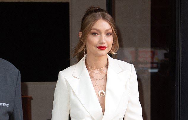 Gigi Hadid shkëlqen në New York