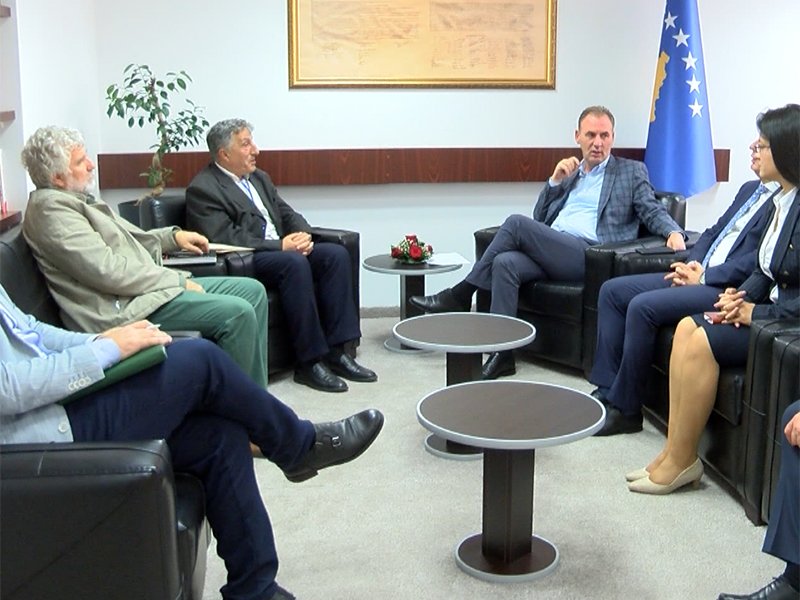 Limaj ballafaqon SBASHK-un me ministrin e Arsimit