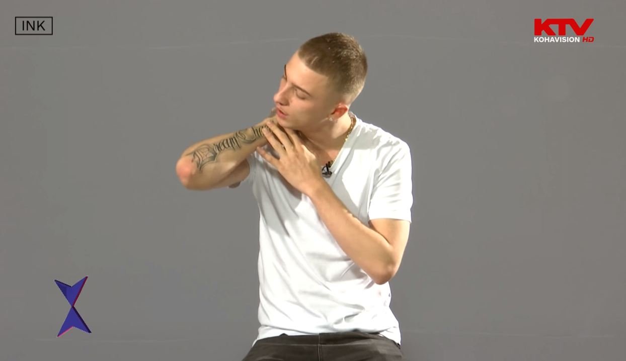 Fero shpjegon tatuazhet e tij