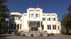 Zyrtari i QPS-së në Prizren pezullohet nga puna shkaku i aktakuzës