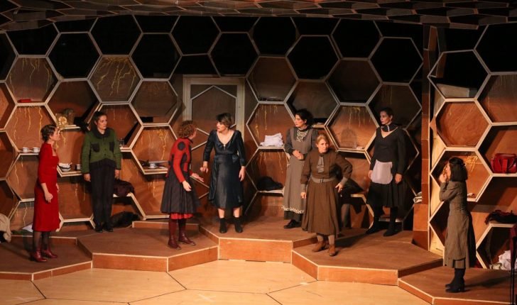 “Gratë” nga Shkupi e Elia Zaharia nga Korça triumfuan në Festivalin e Teatrove në Ferizaj