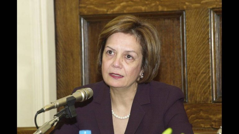 Ministrja greke: Në Bularat të Gjirokastrës nuk u ul asnjë flamur