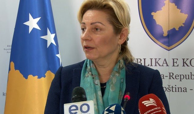 Apostolova nuk komenton Rezolutën për dialogun, përkrah diskutimin