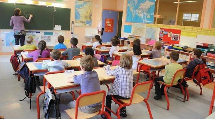 Në Francë mbi 12 milionë nxënës fillojnë shkollën pa celularë