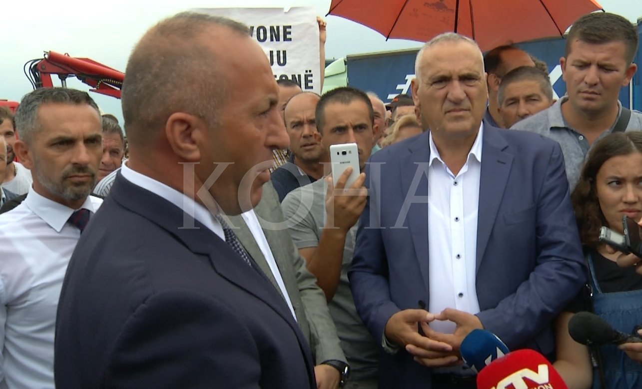 Haradinaj u kërkon disa ditë kohë banorëve në Ferizaj për të zgjidhur problemin e tyre me rrugën