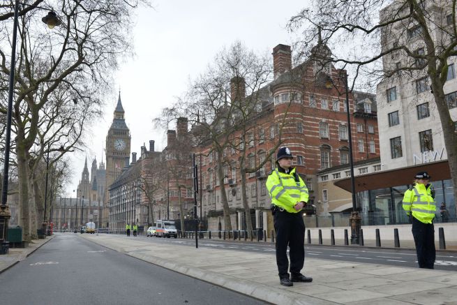 Arrestohen në Britani dy gra dhe një adoleshente të dyshuara për terrorizëm