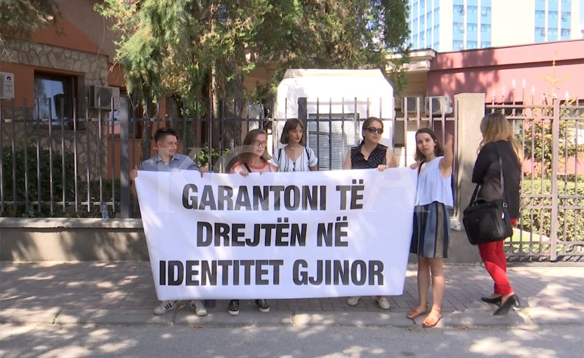 Komuniteti LGBT ankohet për shkelje të të drejtave të tij
