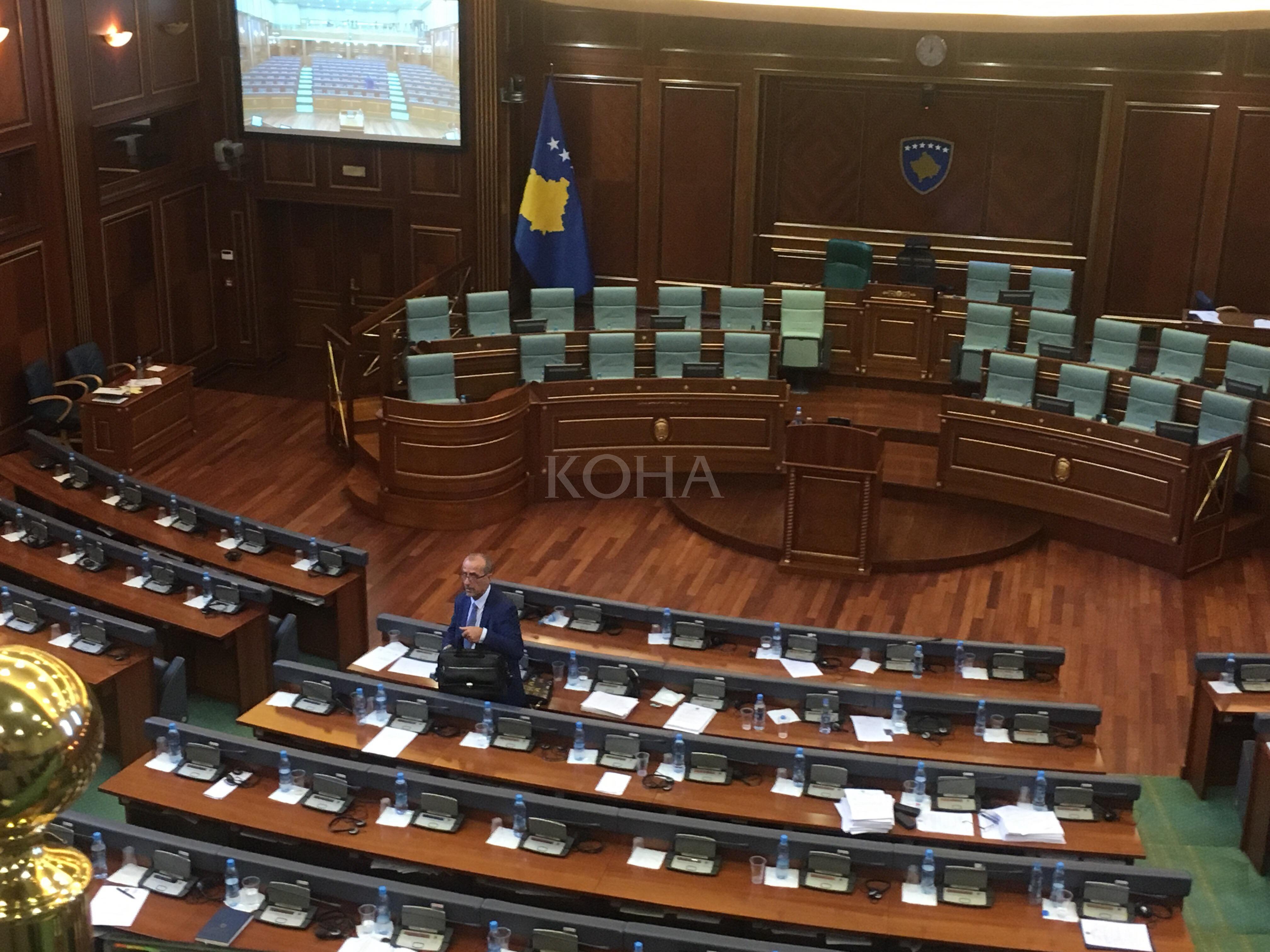 Deputetë s’vijnë në Kuvend, s'kalon Rezoluta kundër udhëheqjes së dialogut nga Thaçi 