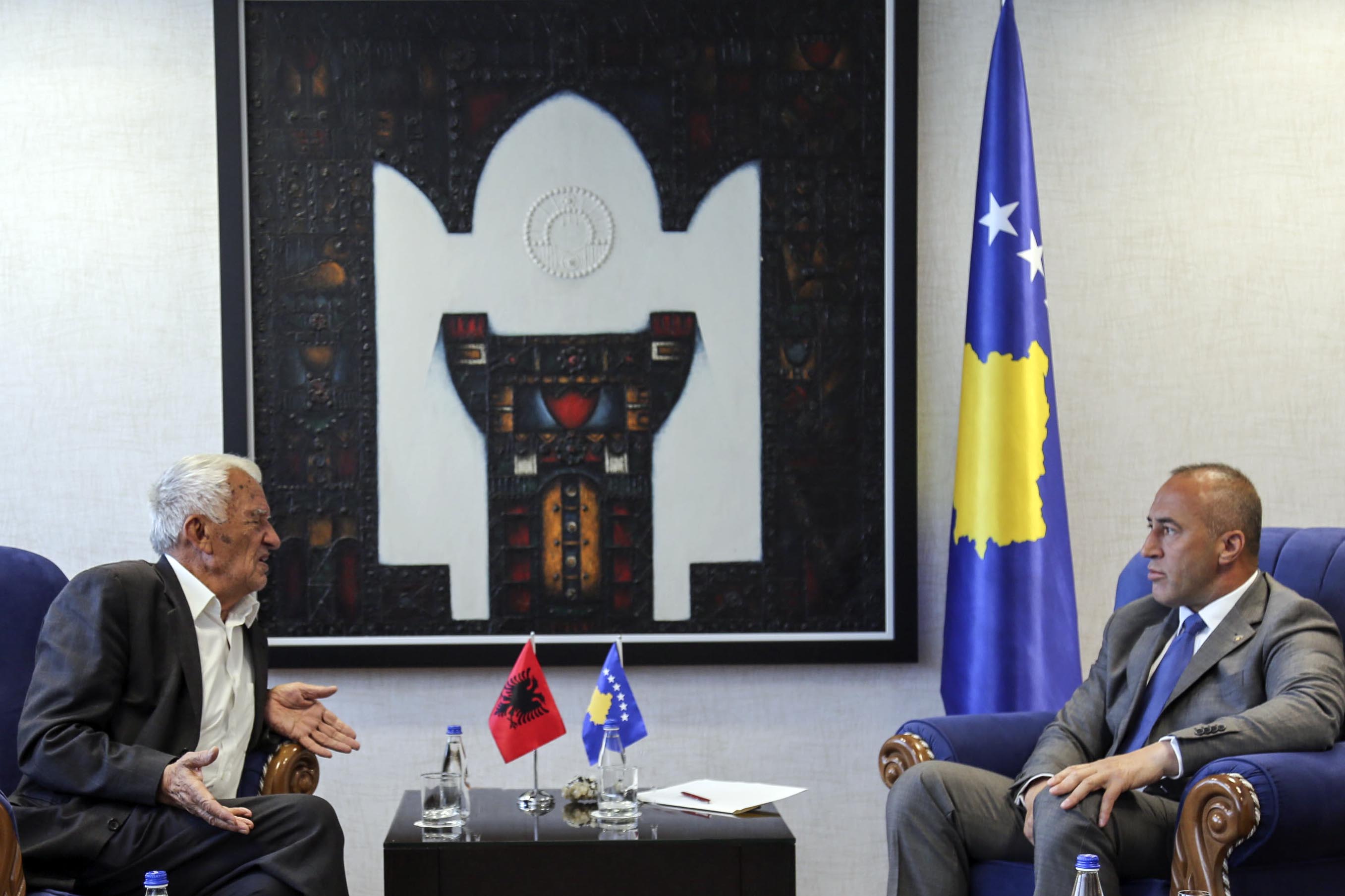 Qeveria kthen në Prishtinë eshtrat e heroit Ilir Konushevci