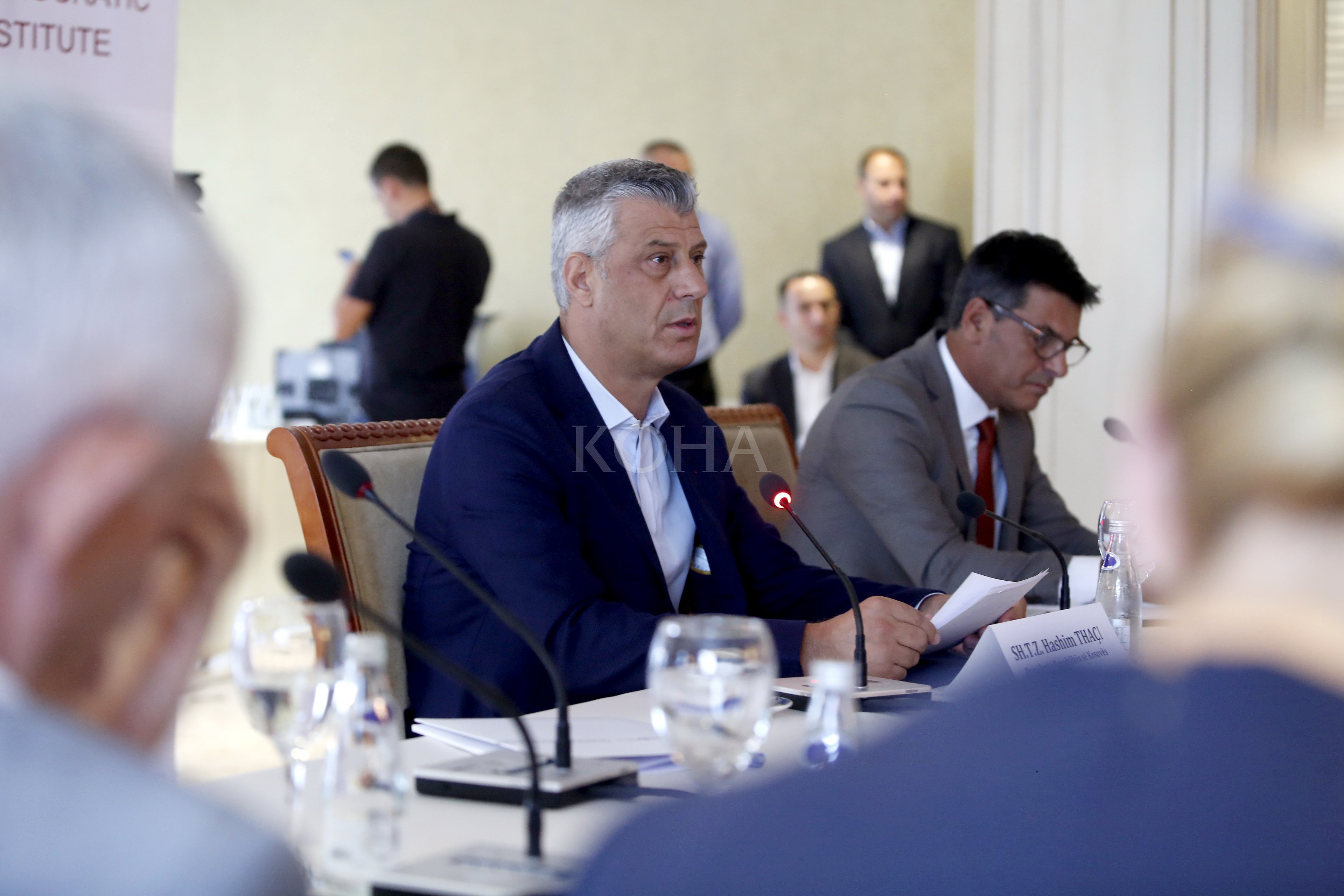 Thaçi vazhdon insistimin për “korrigjimin e kufijve”