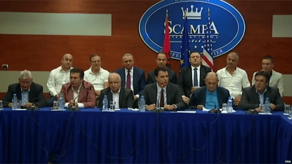 Opozita në Shqipëri kërkon vetting për politikanët, Rama mirëpret propozimin